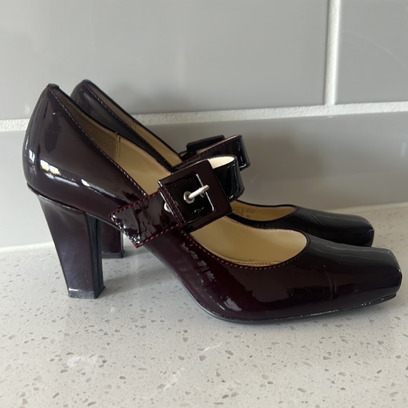 Franco Sarto Patent Leather Mary Jane Heels, Size 8M, 3" Heels - Picture 4 of 11
